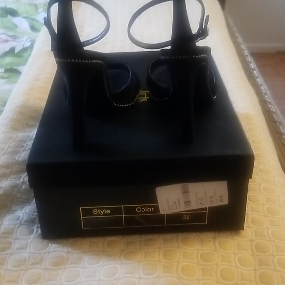 Heels - Picture 4 of 6